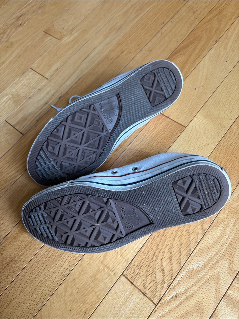 Converse White Low Top Sneakers - Picture 6 of 6
